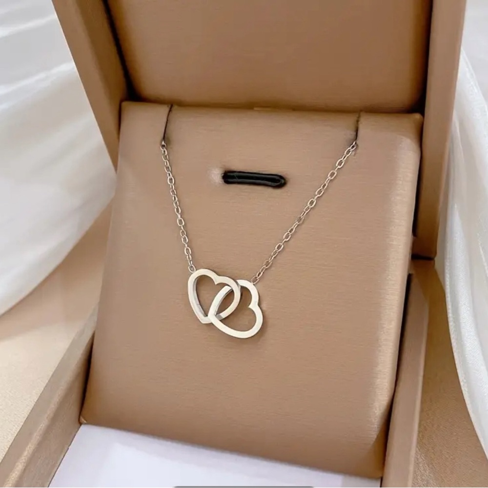 Stainless Steel Heart To Heart necklace 😍host-pick!
